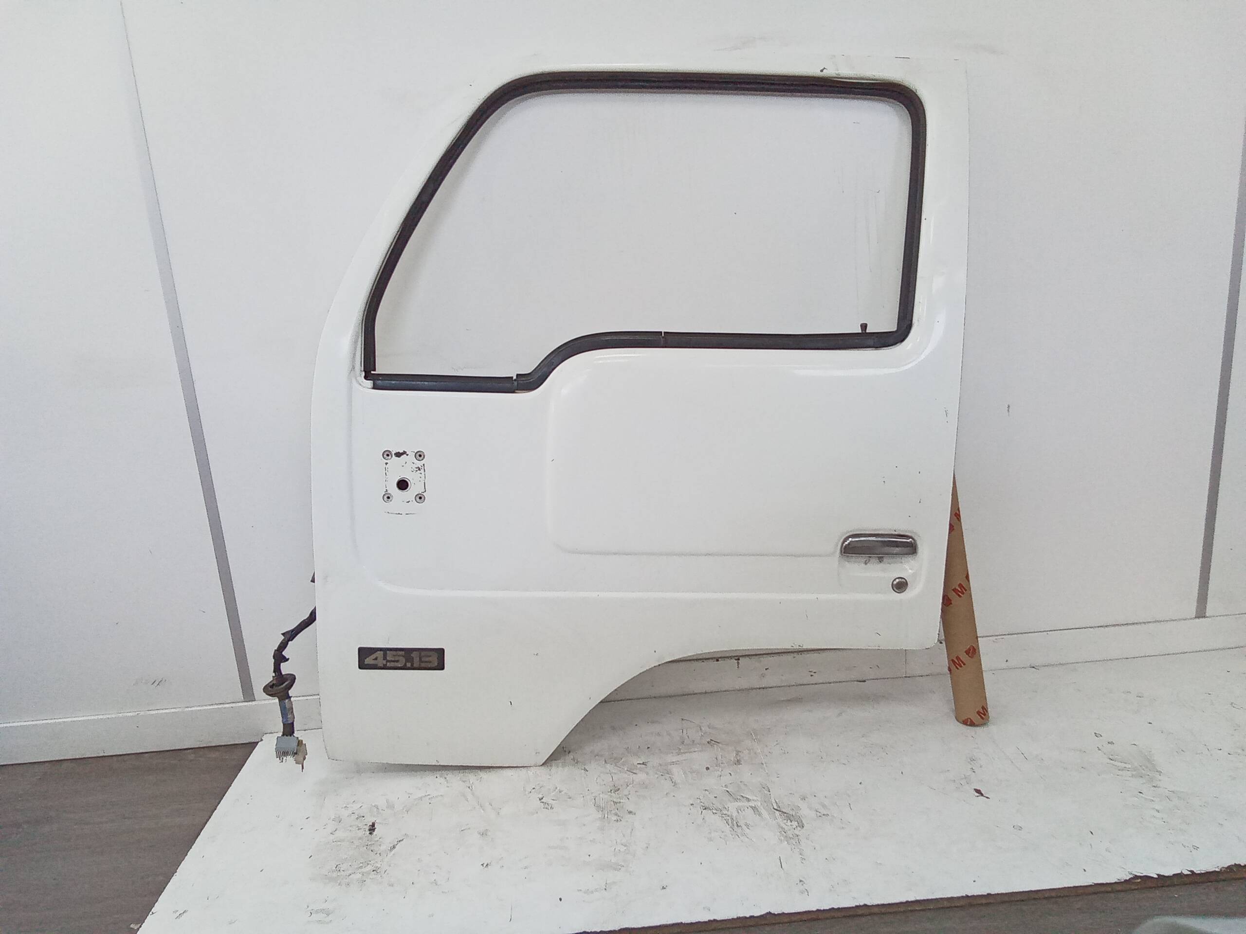 Puerta delantera izquierda nissan cabstar 01.04 ->