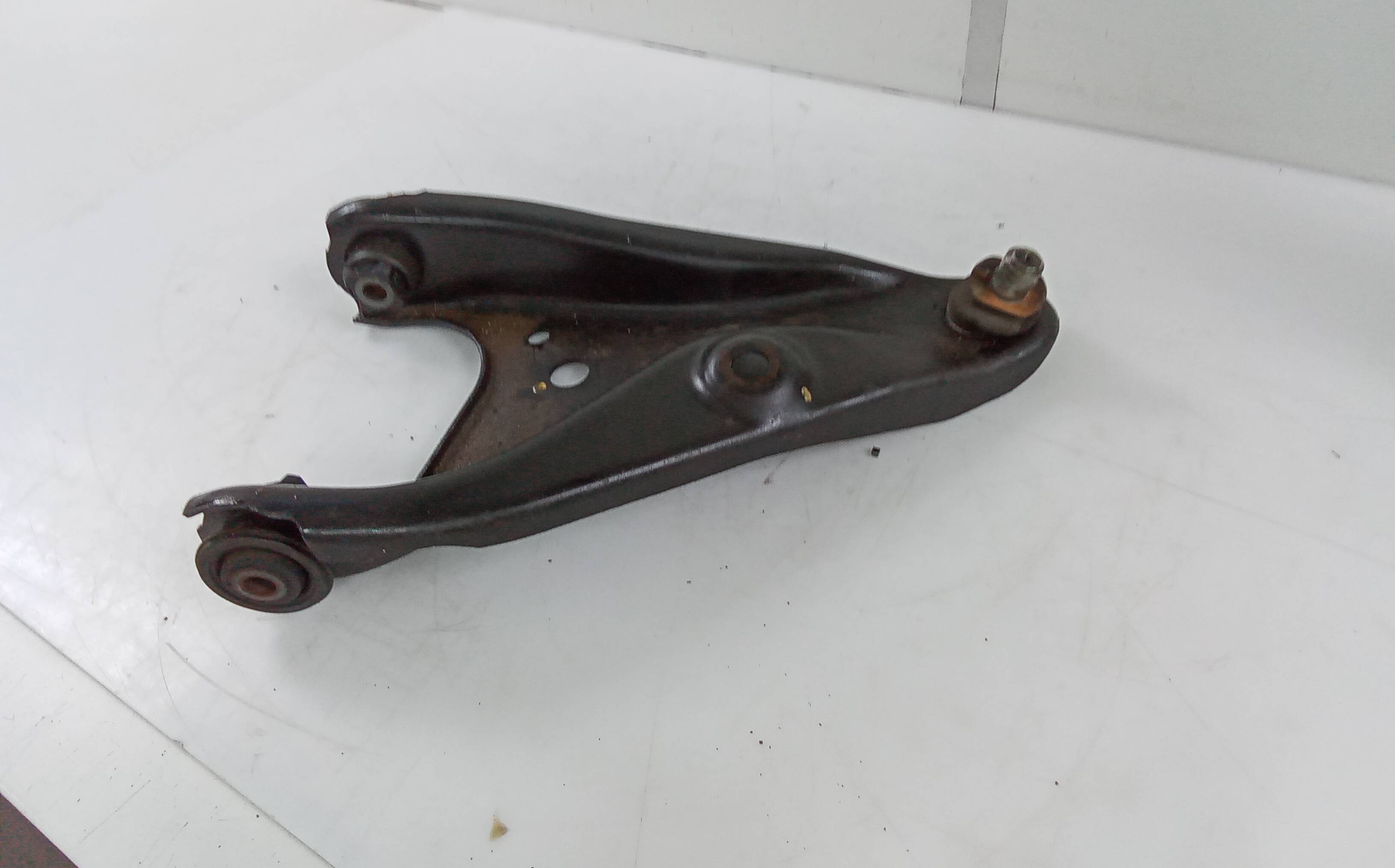 Brazo suspension inferior delantero derecho dacia lodgy (04.2012->)