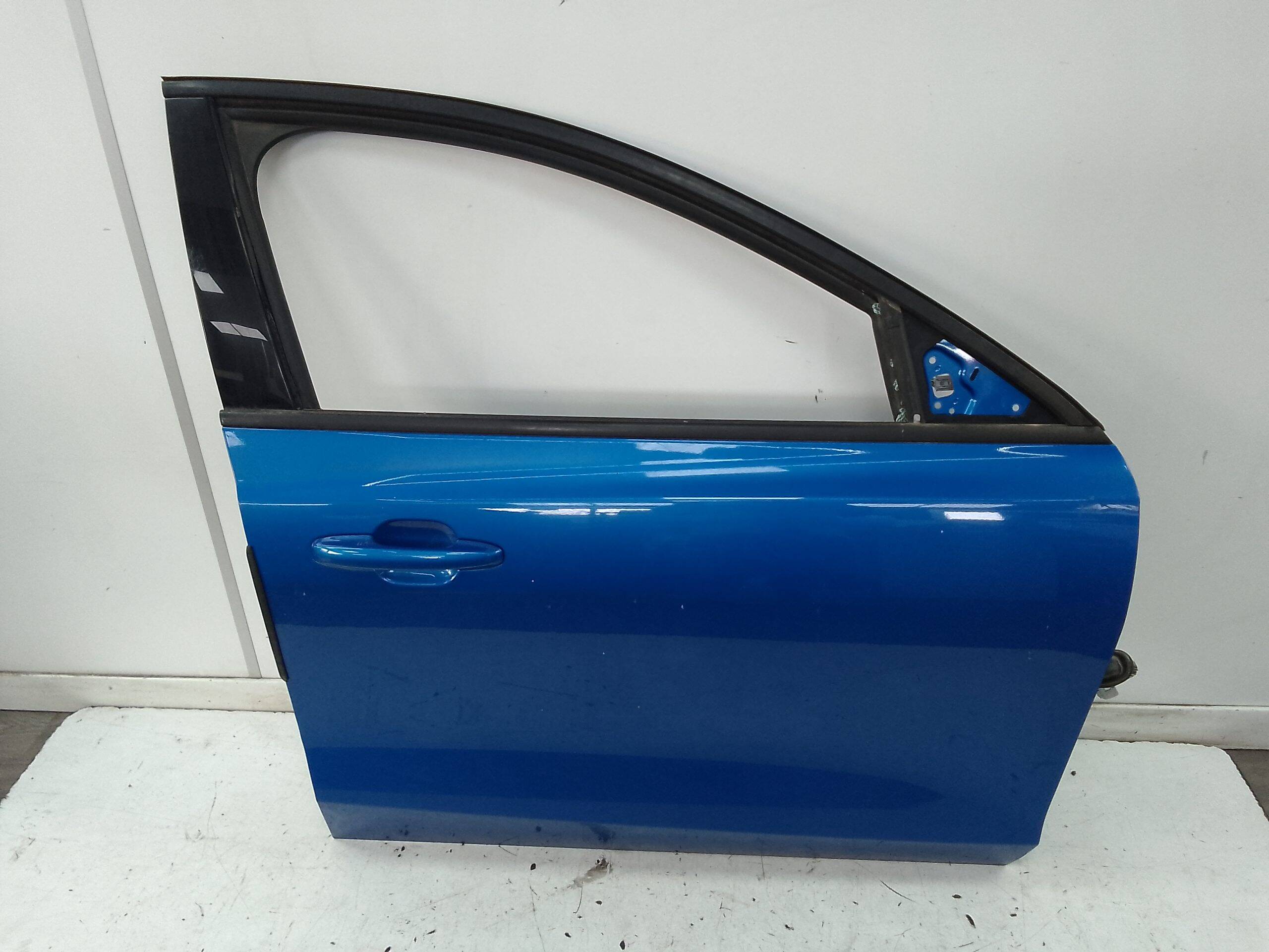 Puerta delantera derecha ford focus berlina (cge)(2018->)