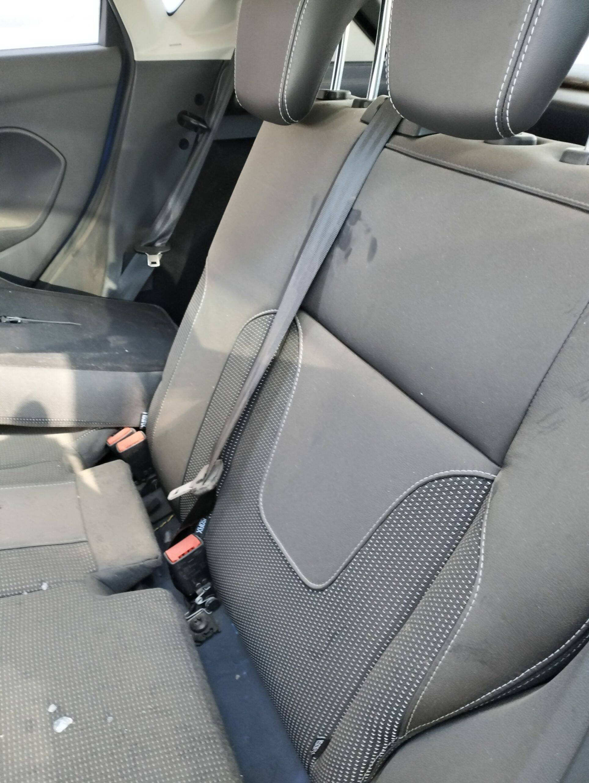 Asiento trasero izquierdo ford fiesta (cb1)(2008->)