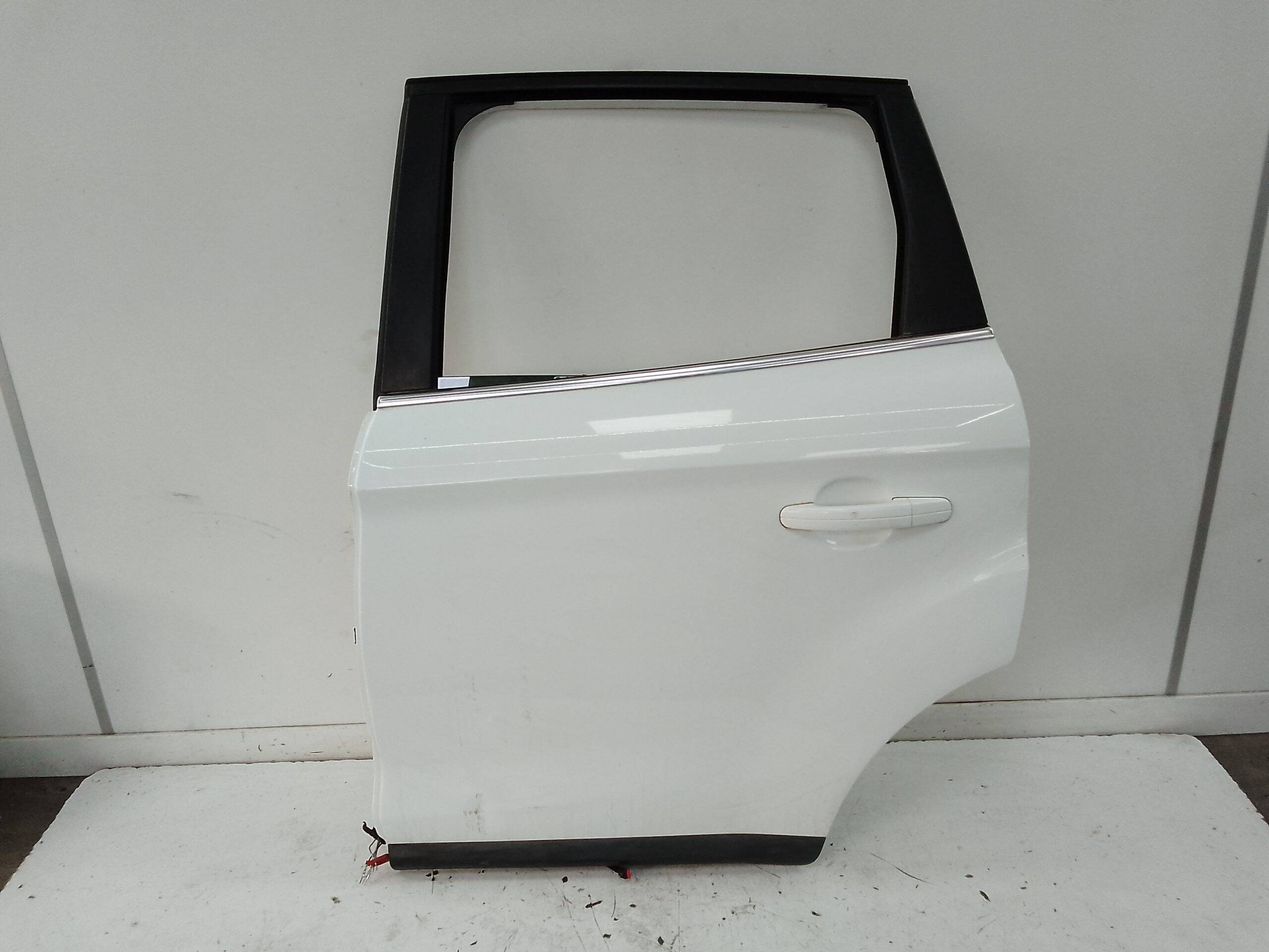 Puerta trasera izquierda ford kuga (cbv)(2008->)