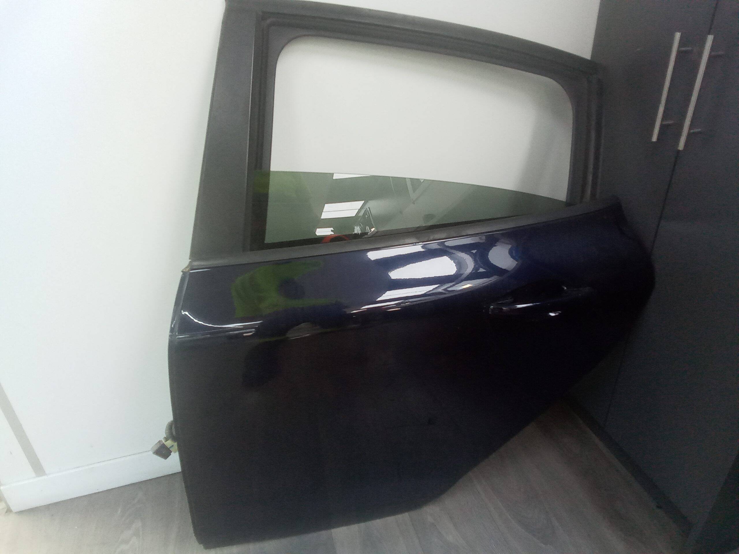 Puerta trasera izquierda peugeot 208 (01.2012->)