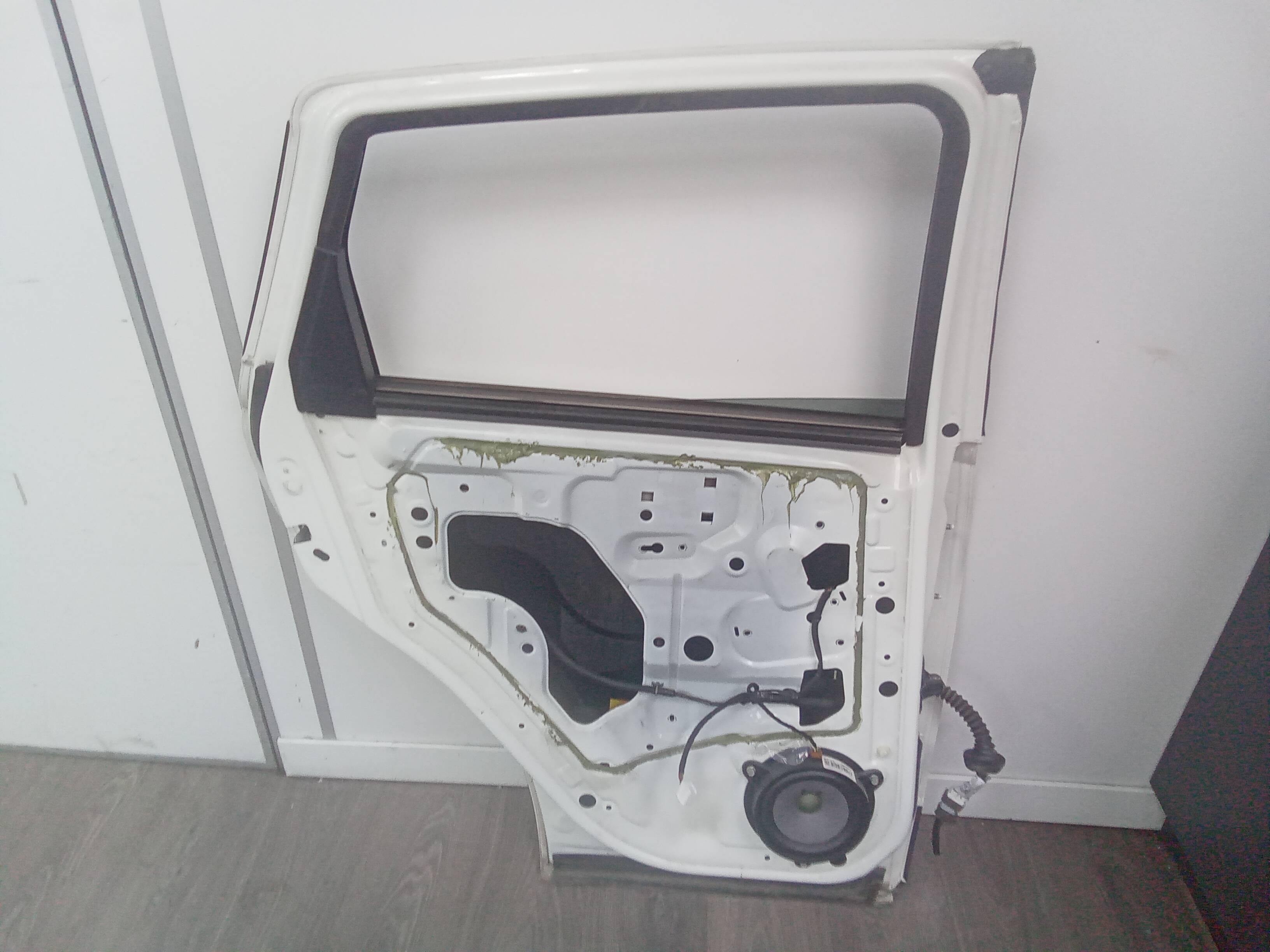 Puerta trasera izquierda nissan qashqai (j10)(01.2007->)