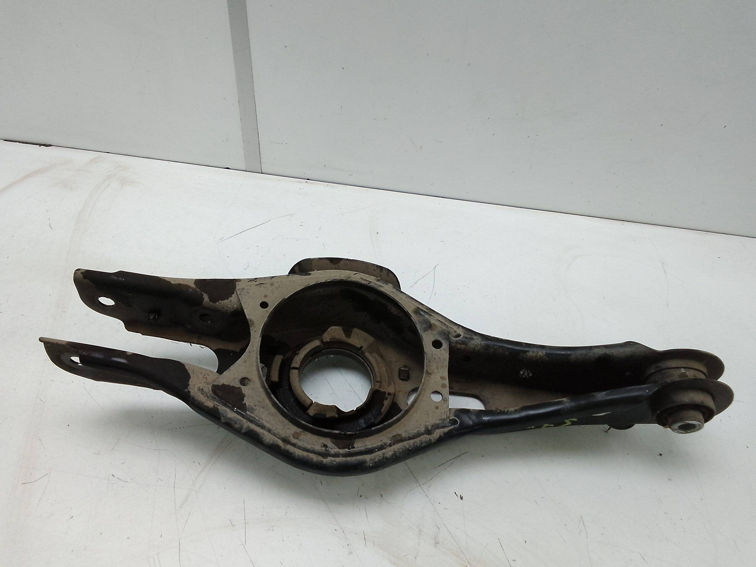 Brazo suspension inferior trasero izquierdo hyundai tucson (nx)(12.2020->)