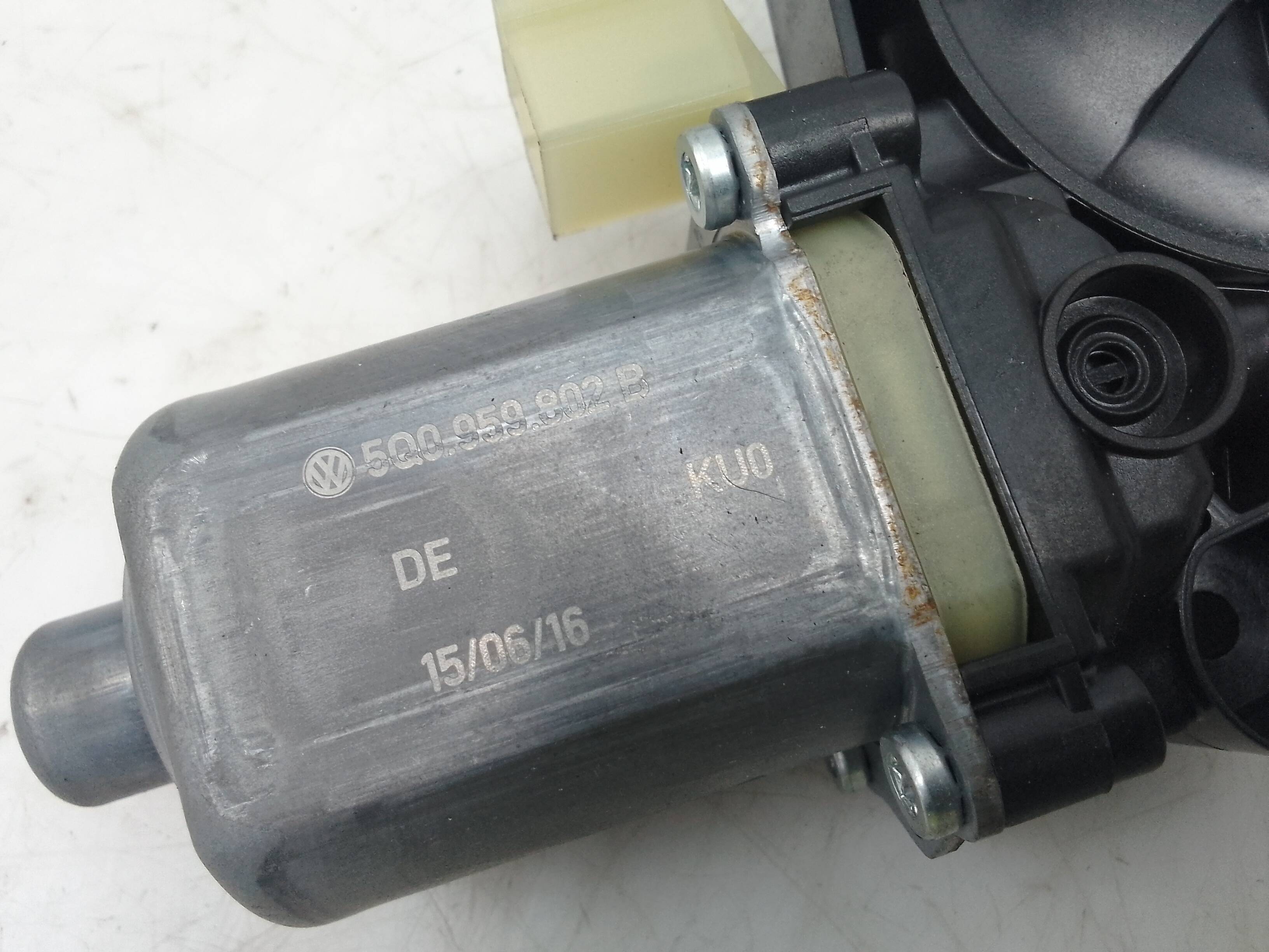 Motor elevalunas delantero derecho seat ateca (kh7)(03.2016->)